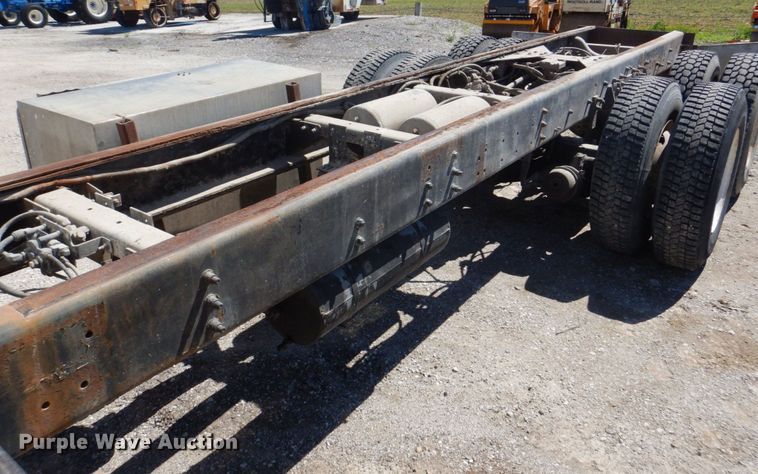 image for item DS8040 1999 Sterling LT9513  truck cab and chassis