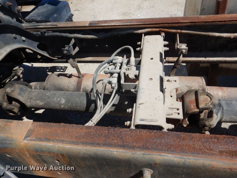 image for item DS8040 1999 Sterling LT9513  truck cab and chassis