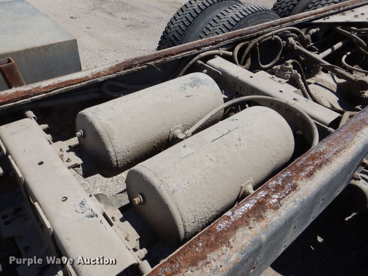 image for item DS8040 1999 Sterling LT9513  truck cab and chassis