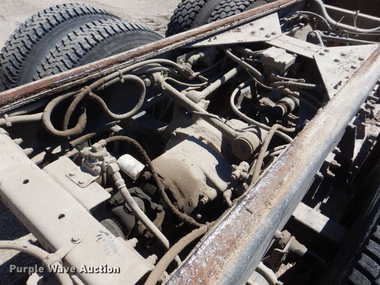 image for item DS8040 1999 Sterling LT9513  truck cab and chassis