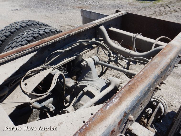 image for item DS8040 1999 Sterling LT9513  truck cab and chassis