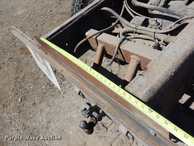 image for item DS8040 1999 Sterling LT9513  truck cab and chassis