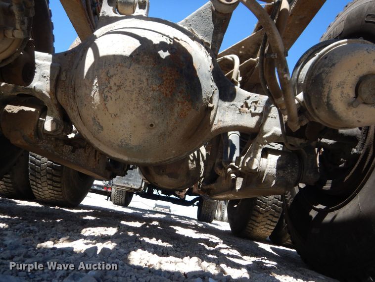 image for item DS8040 1999 Sterling LT9513  truck cab and chassis