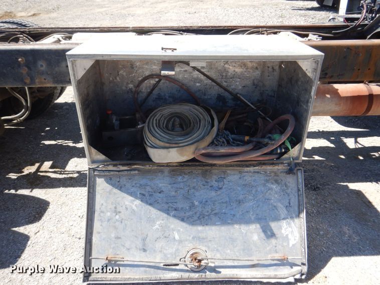 image for item DS8040 1999 Sterling LT9513  truck cab and chassis