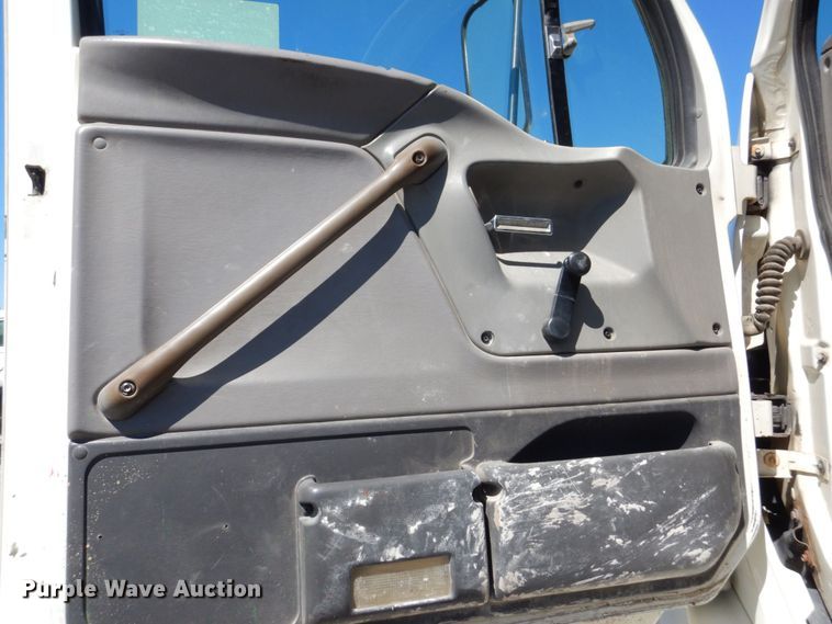 image for item DS8040 1999 Sterling LT9513  truck cab and chassis