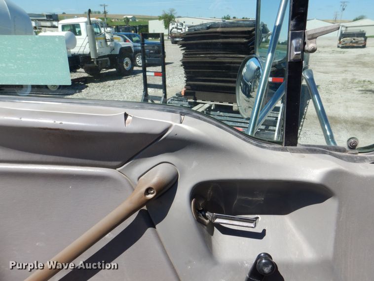 image for item DS8040 1999 Sterling LT9513  truck cab and chassis