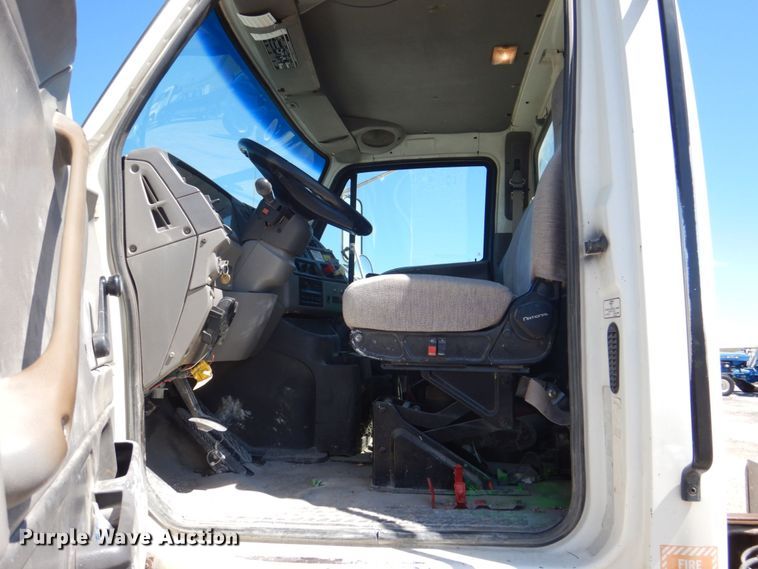 image for item DS8040 1999 Sterling LT9513  truck cab and chassis