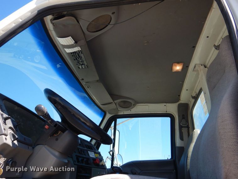 image for item DS8040 1999 Sterling LT9513  truck cab and chassis