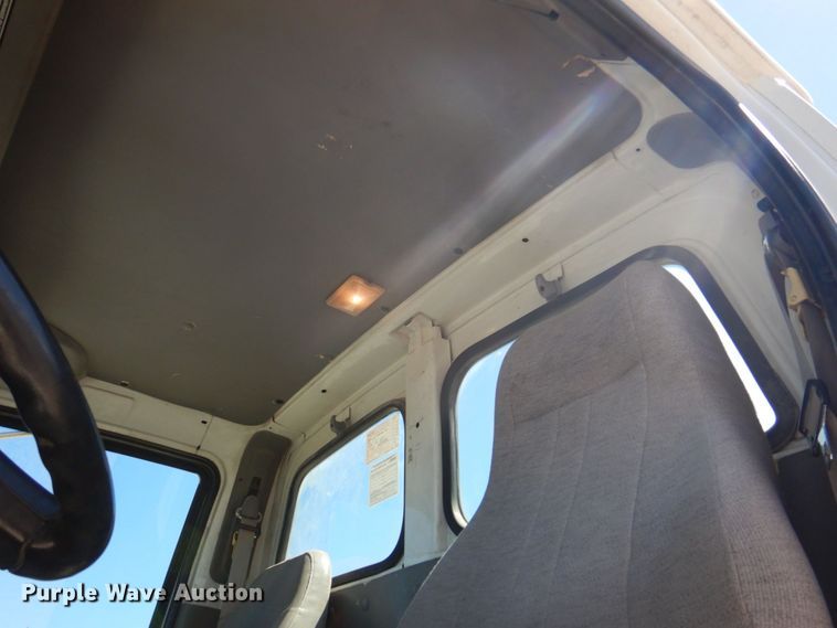 image for item DS8040 1999 Sterling LT9513  truck cab and chassis