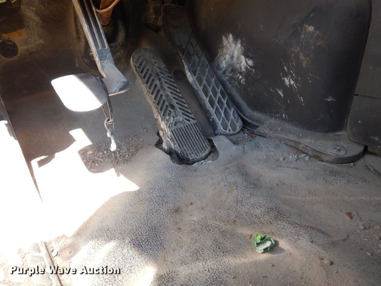 image for item DS8040 1999 Sterling LT9513  truck cab and chassis