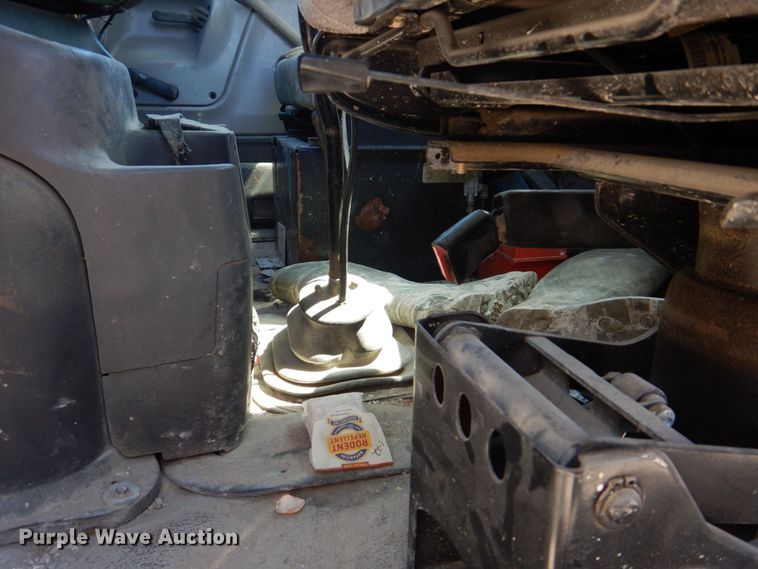 image for item DS8040 1999 Sterling LT9513  truck cab and chassis