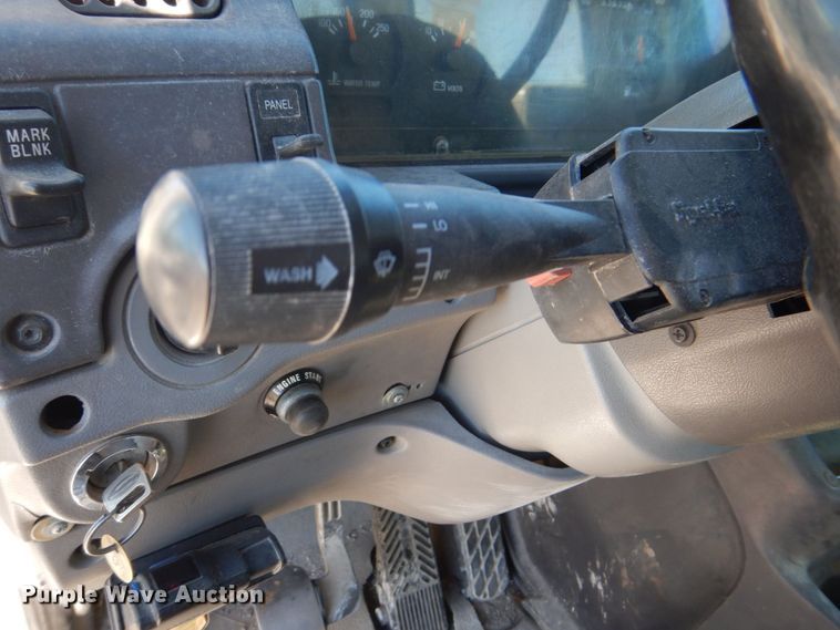 image for item DS8040 1999 Sterling LT9513  truck cab and chassis