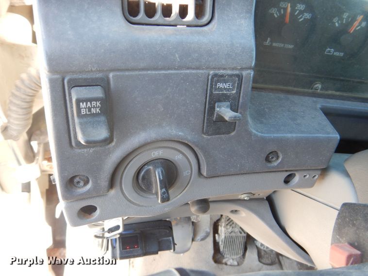 image for item DS8040 1999 Sterling LT9513  truck cab and chassis