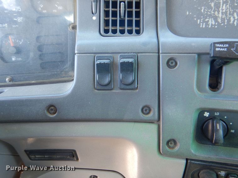 image for item DS8040 1999 Sterling LT9513  truck cab and chassis