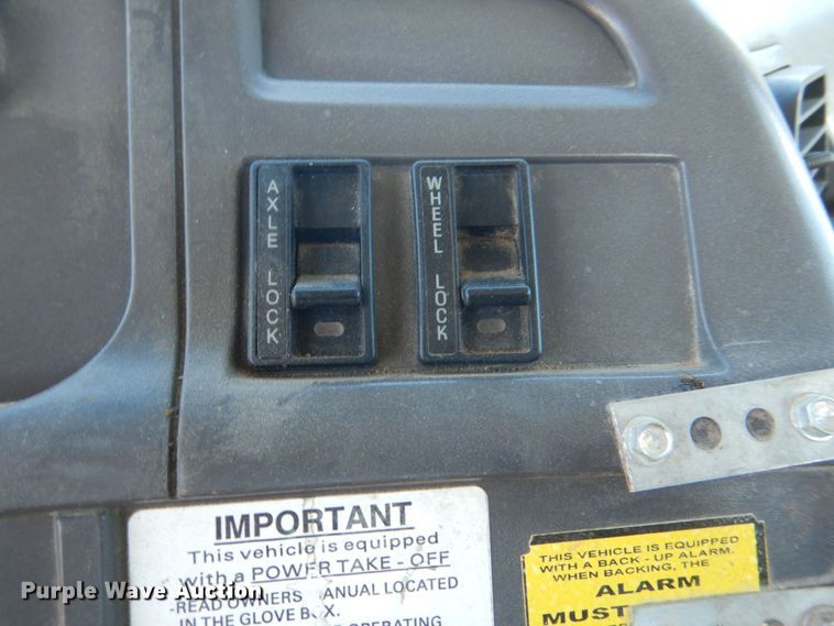 image for item DS8040 1999 Sterling LT9513  truck cab and chassis