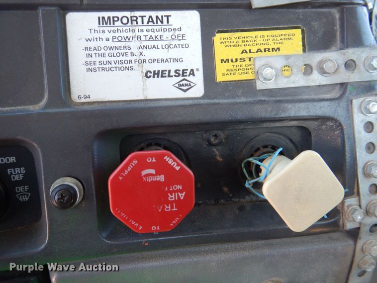 image for item DS8040 1999 Sterling LT9513  truck cab and chassis