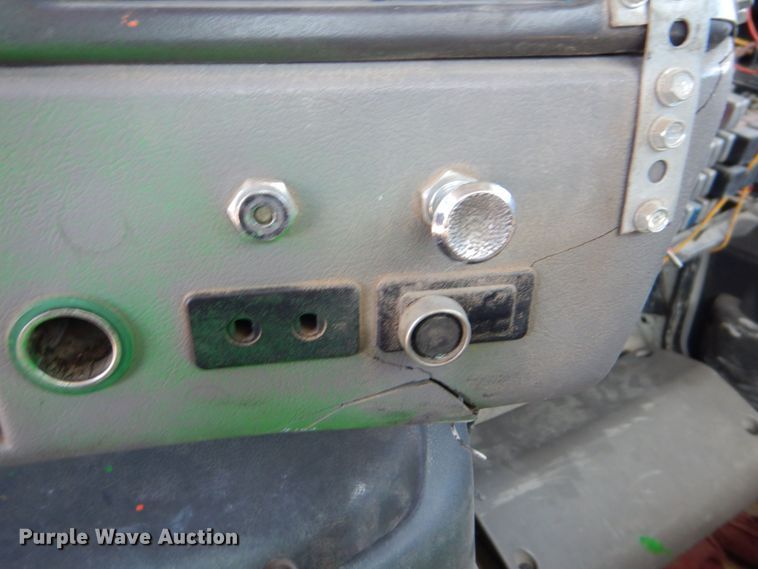 image for item DS8040 1999 Sterling LT9513  truck cab and chassis