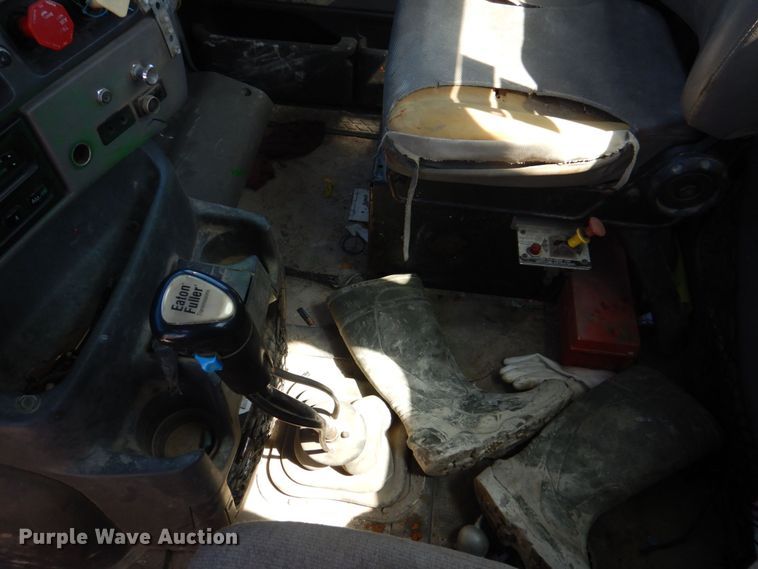 image for item DS8040 1999 Sterling LT9513  truck cab and chassis