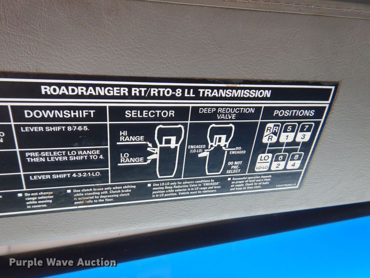 image for item DS8040 1999 Sterling LT9513  truck cab and chassis