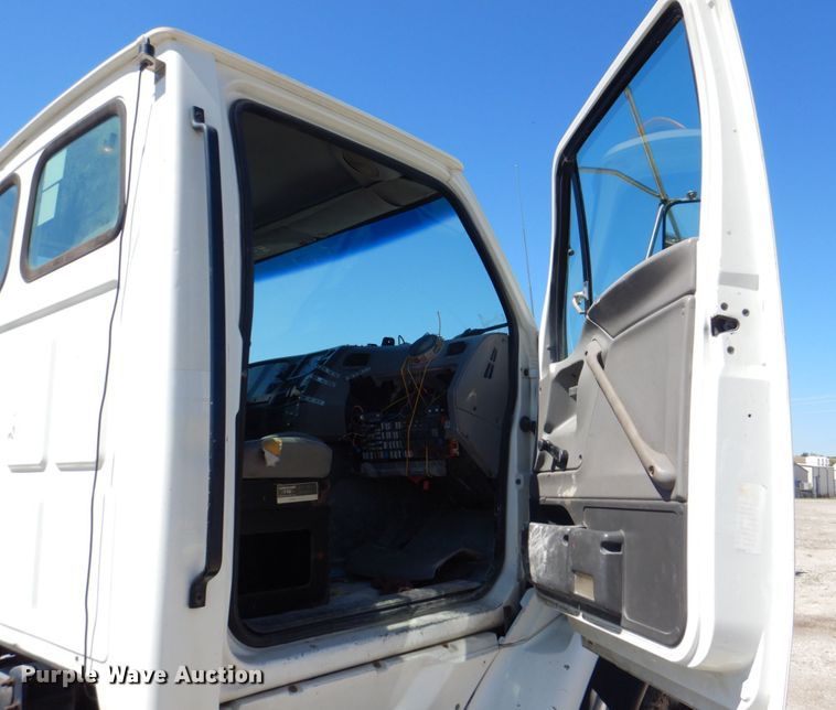 image for item DS8040 1999 Sterling LT9513  truck cab and chassis
