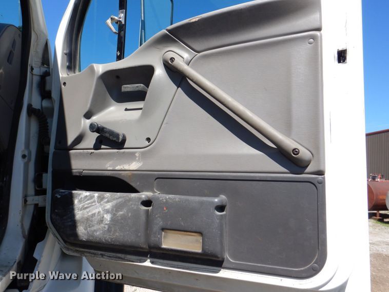 image for item DS8040 1999 Sterling LT9513  truck cab and chassis