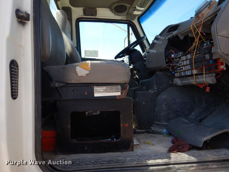 image for item DS8040 1999 Sterling LT9513  truck cab and chassis