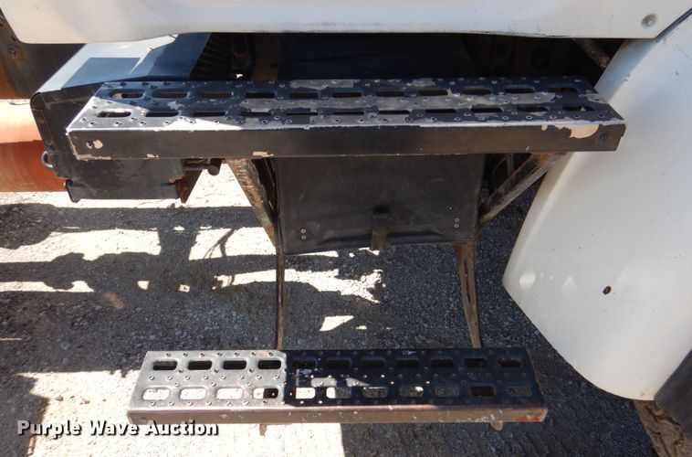 image for item DS8040 1999 Sterling LT9513  truck cab and chassis