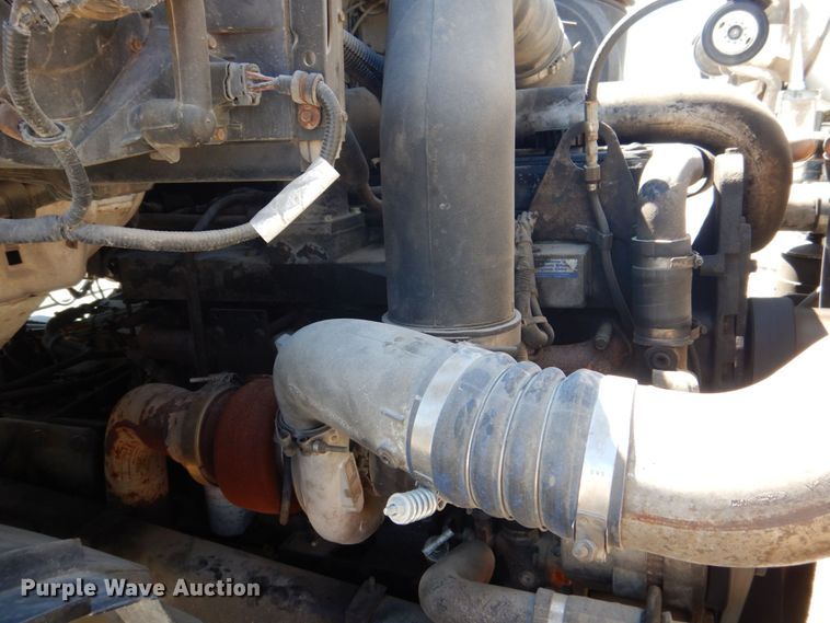 image for item DS8040 1999 Sterling LT9513  truck cab and chassis