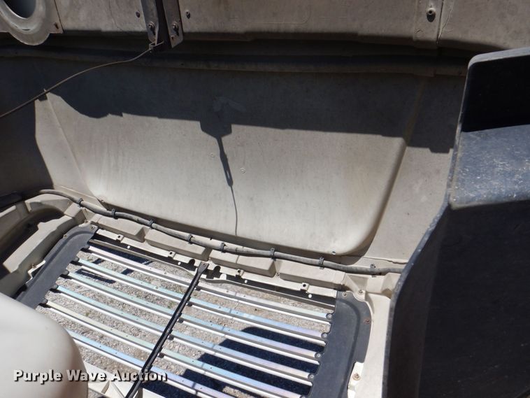 image for item DS8040 1999 Sterling LT9513  truck cab and chassis