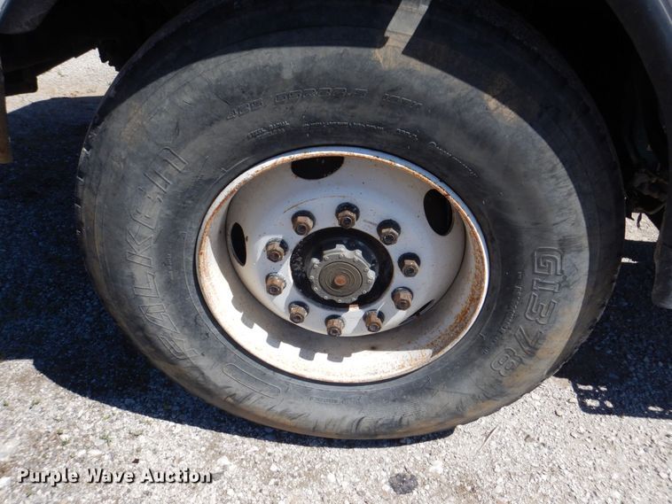 image for item DS8040 1999 Sterling LT9513  truck cab and chassis