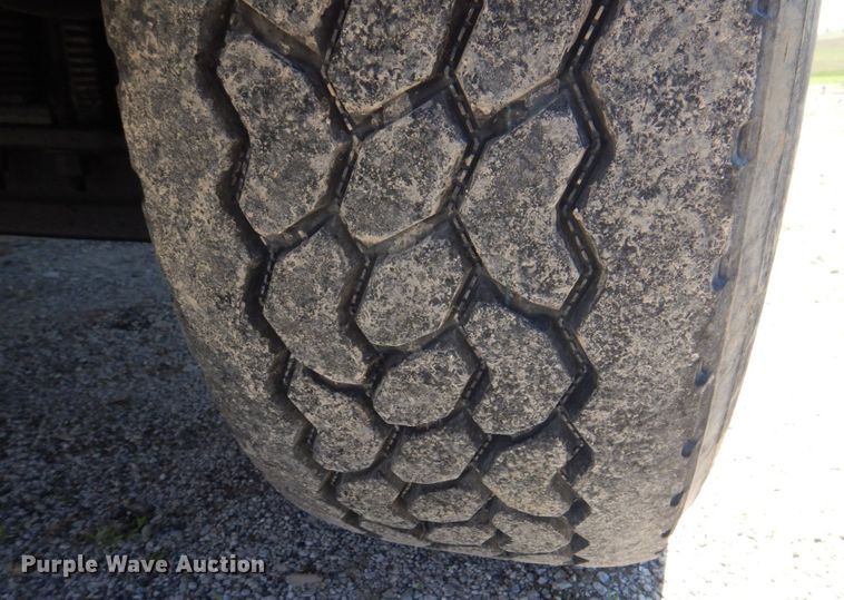 image for item DS8040 1999 Sterling LT9513  truck cab and chassis