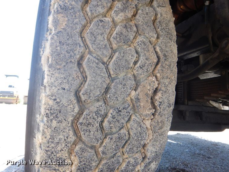 image for item DS8040 1999 Sterling LT9513  truck cab and chassis