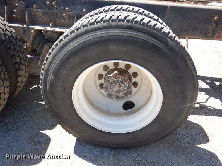 image for item DS8040 1999 Sterling LT9513  truck cab and chassis