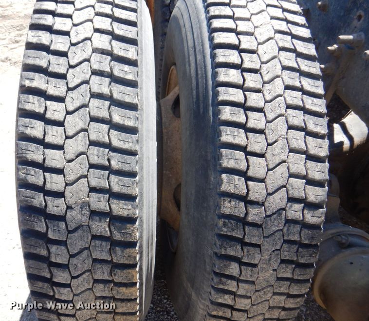 image for item DS8040 1999 Sterling LT9513  truck cab and chassis