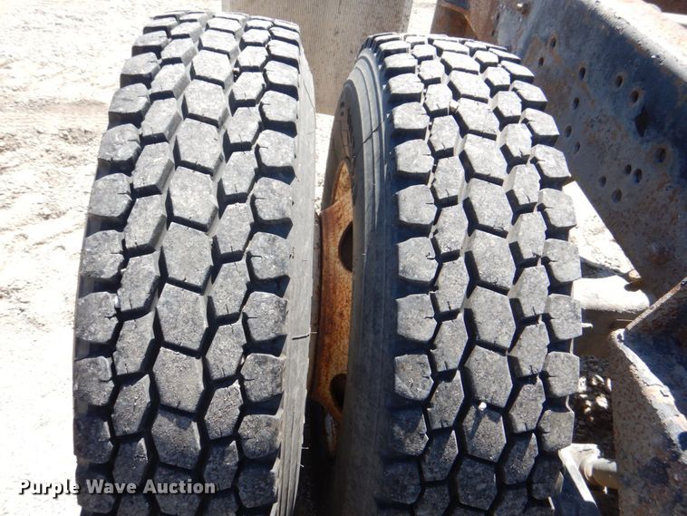 image for item DS8040 1999 Sterling LT9513  truck cab and chassis