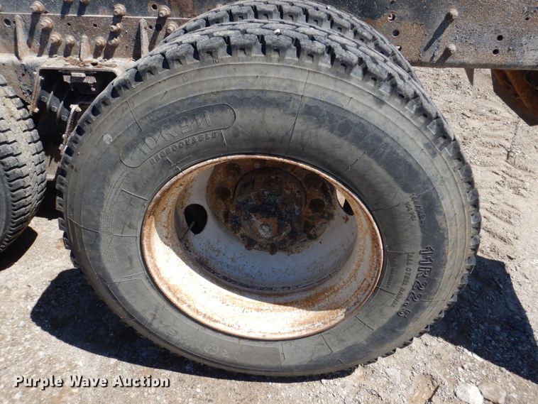 image for item DS8040 1999 Sterling LT9513  truck cab and chassis