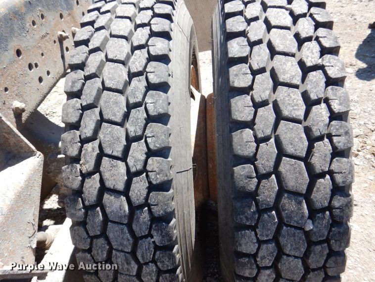 image for item DS8040 1999 Sterling LT9513  truck cab and chassis