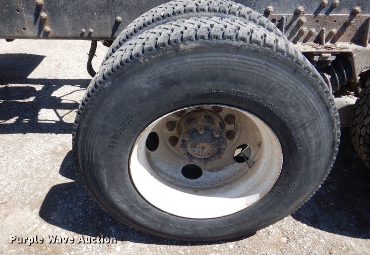 image for item DS8040 1999 Sterling LT9513  truck cab and chassis