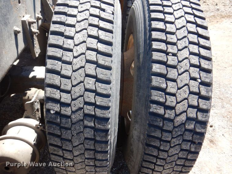 image for item DS8040 1999 Sterling LT9513  truck cab and chassis