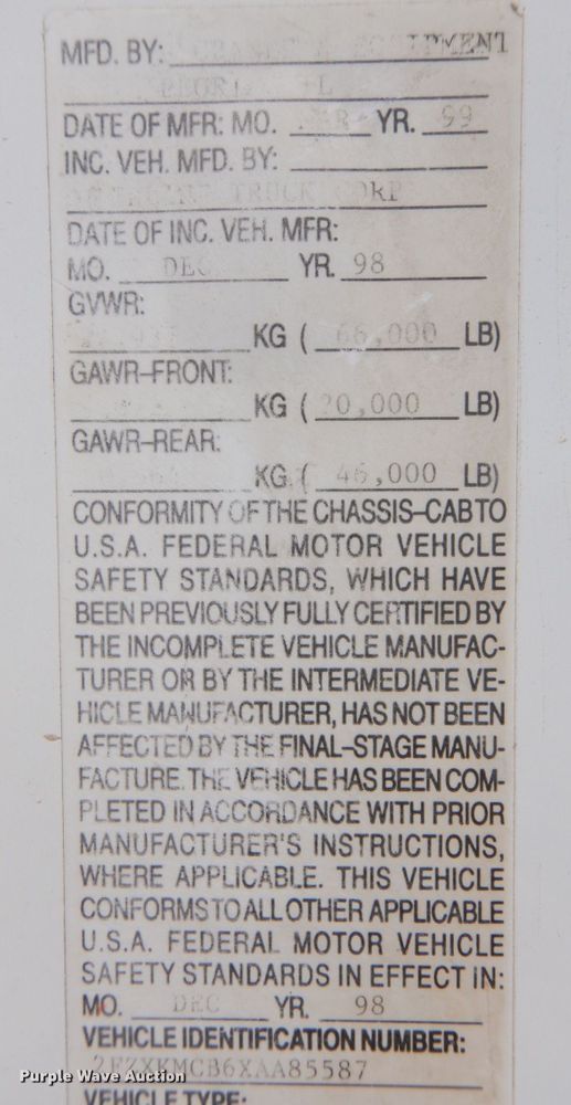 image for item DS8040 1999 Sterling LT9513  truck cab and chassis