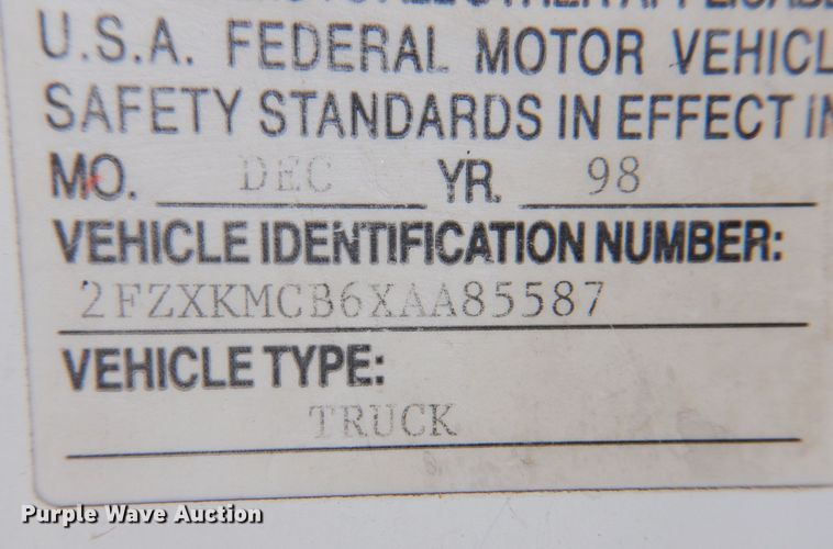 image for item DS8040 1999 Sterling LT9513  truck cab and chassis