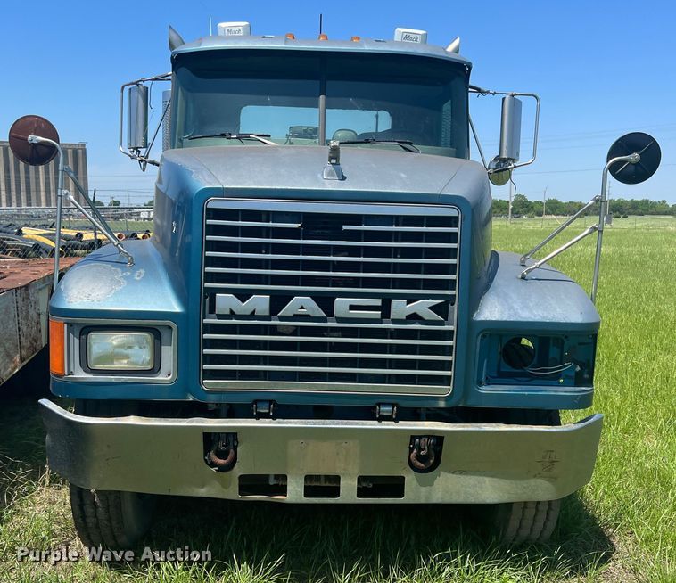 image for item HL9021 2002 Mack CH612  semi truck
