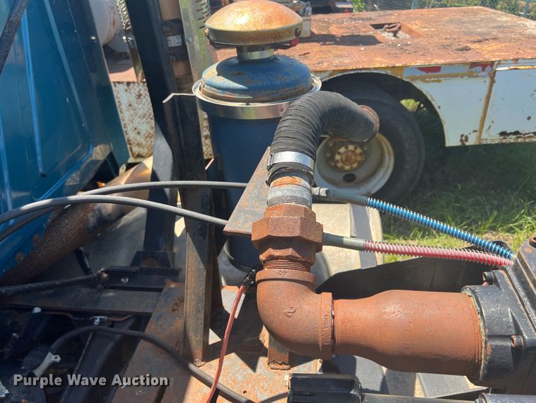 image for item HL9021 2002 Mack CH612  semi truck