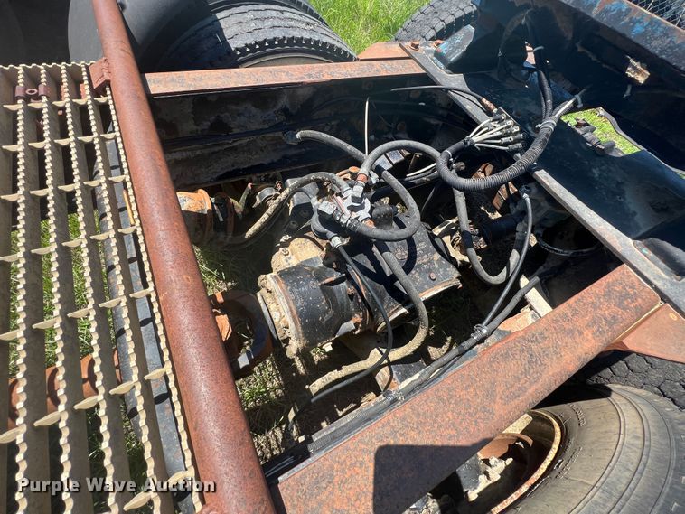 image for item HL9021 2002 Mack CH612  semi truck