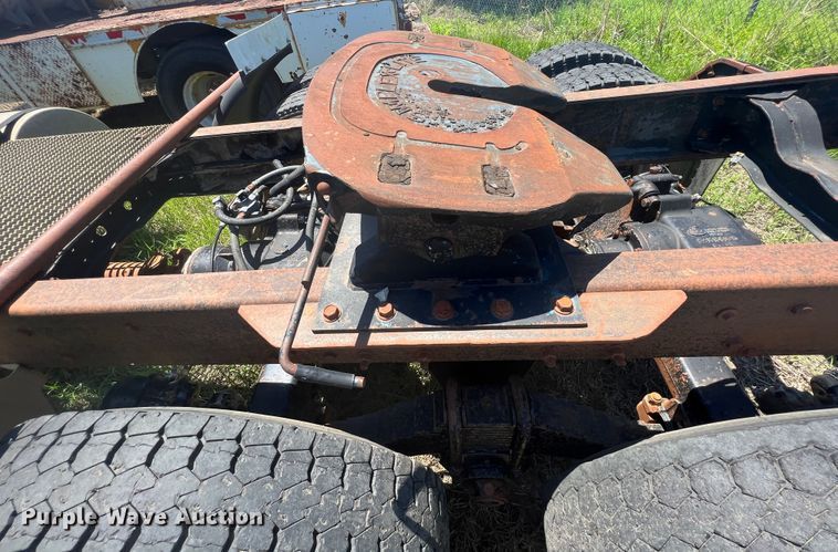 image for item HL9021 2002 Mack CH612  semi truck