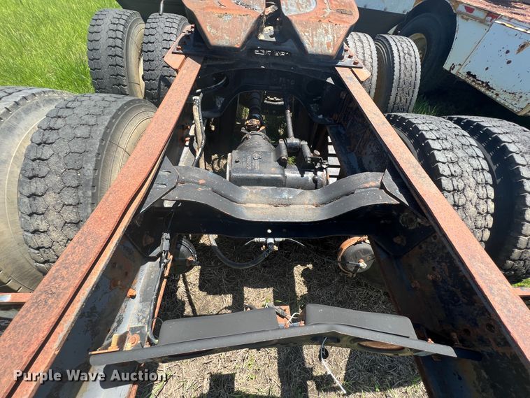 image for item HL9021 2002 Mack CH612  semi truck