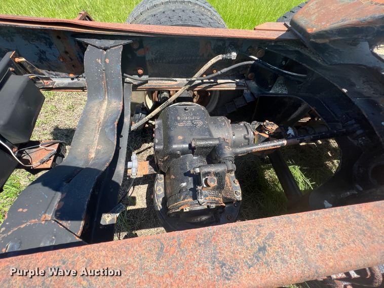 image for item HL9021 2002 Mack CH612  semi truck