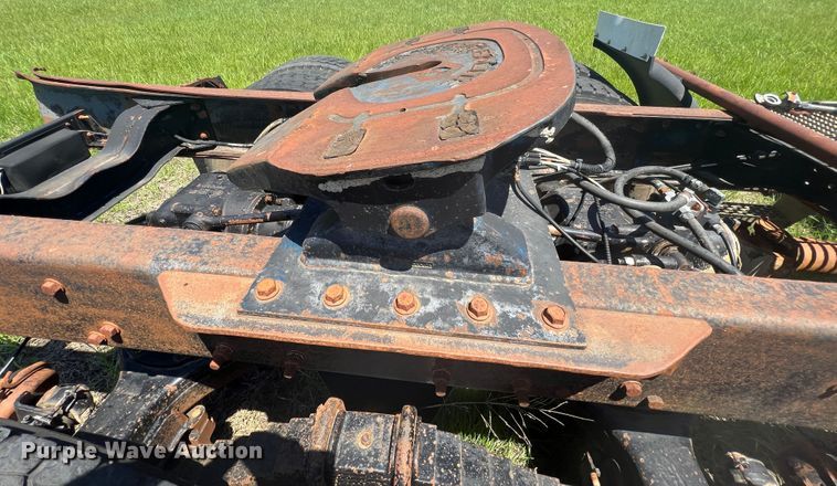 image for item HL9021 2002 Mack CH612  semi truck