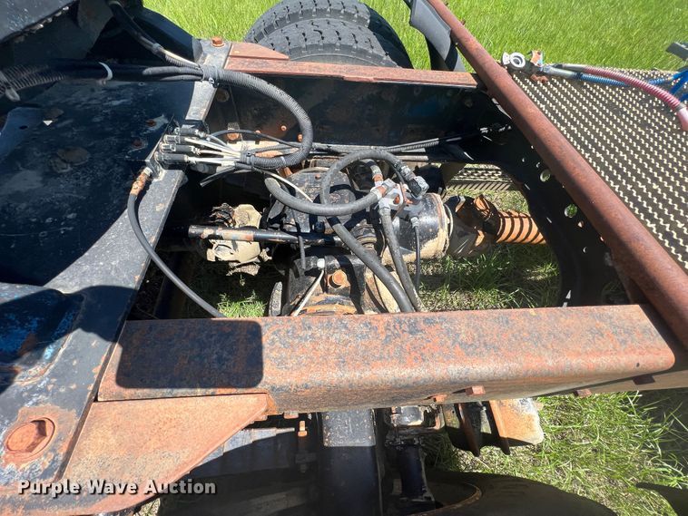 image for item HL9021 2002 Mack CH612  semi truck