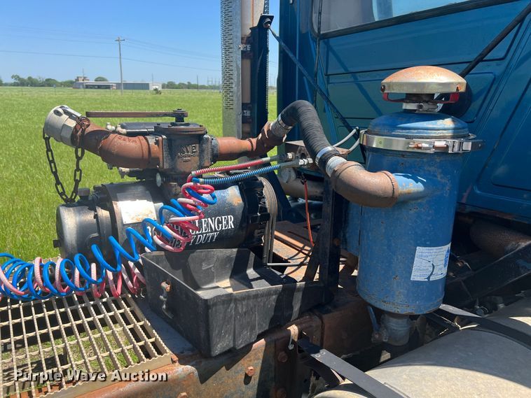 image for item HL9021 2002 Mack CH612  semi truck